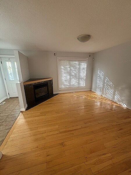 Calgary 3 bedrooms Condo Unit for rent. Property photo: 680675-2