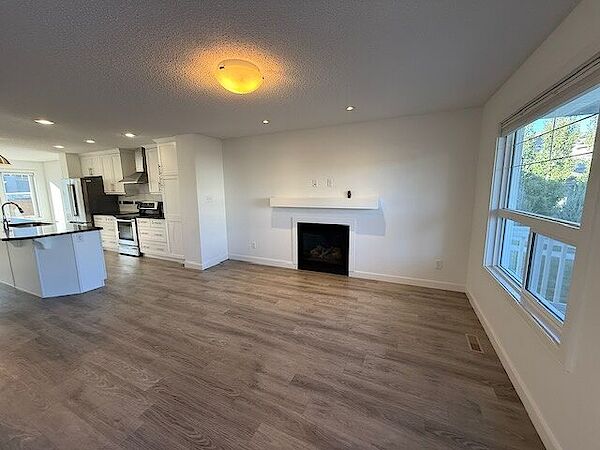 Edmonton 3 bedrooms House for rent. Property photo: 680694-3