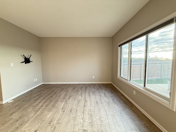 Edmonton 3 bedrooms Duplex for rent. Property photo: 680696-2