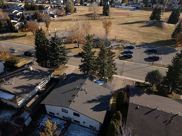 Red Deer 4 bedrooms Townhouse for rent. Property photo: 680734-2