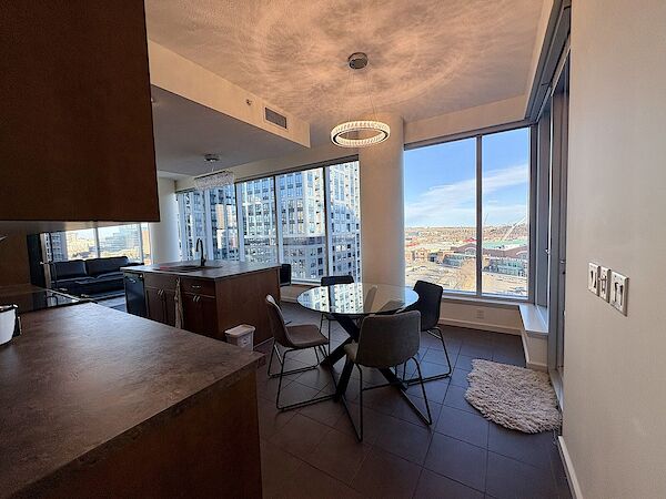 Calgary 2 bedrooms Condo Unit for rent. Property photo: 680756-3