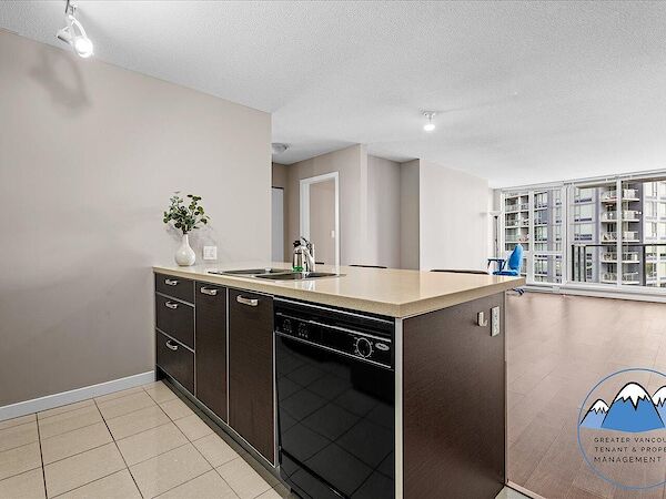 Surrey 2 bedrooms Condo Unit for rent. Property photo: 680791-2