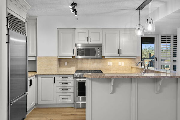 Calgary 3 bedrooms Condo Unit for rent. Property photo: 680813-2