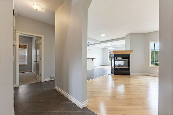 Calgary 3 + Den bedrooms House for rent. Property photo: 680817-3