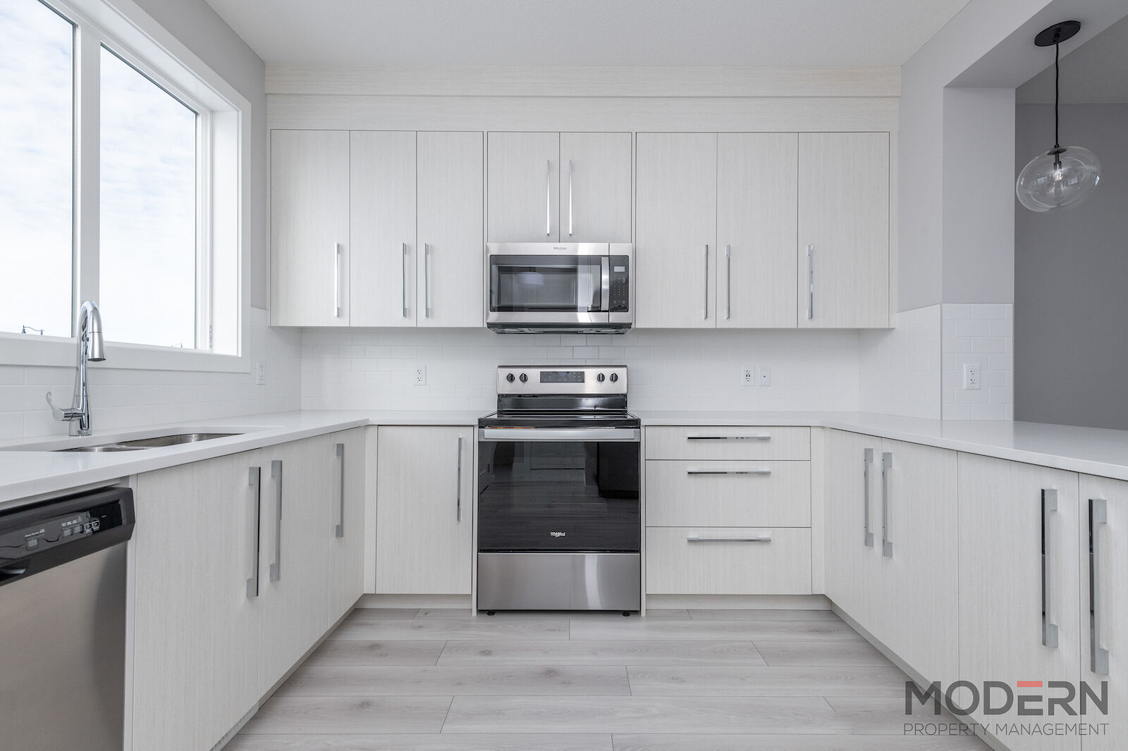 Chestermere 3 bedrooms House for rent. Property photo: 680868-1