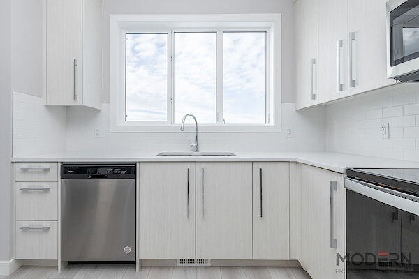 Chestermere 3 bedrooms House for rent. Property photo: 680868-2