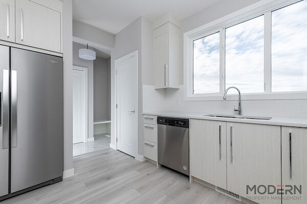 Chestermere 3 bedrooms House for rent. Property photo: 680868-3