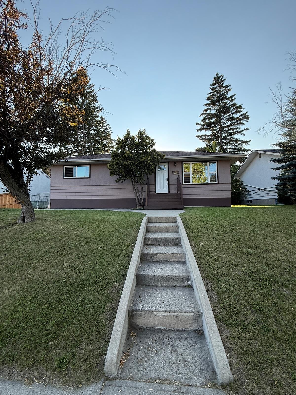 Calgary 4 bedrooms House for rent. Property photo: 680971-1