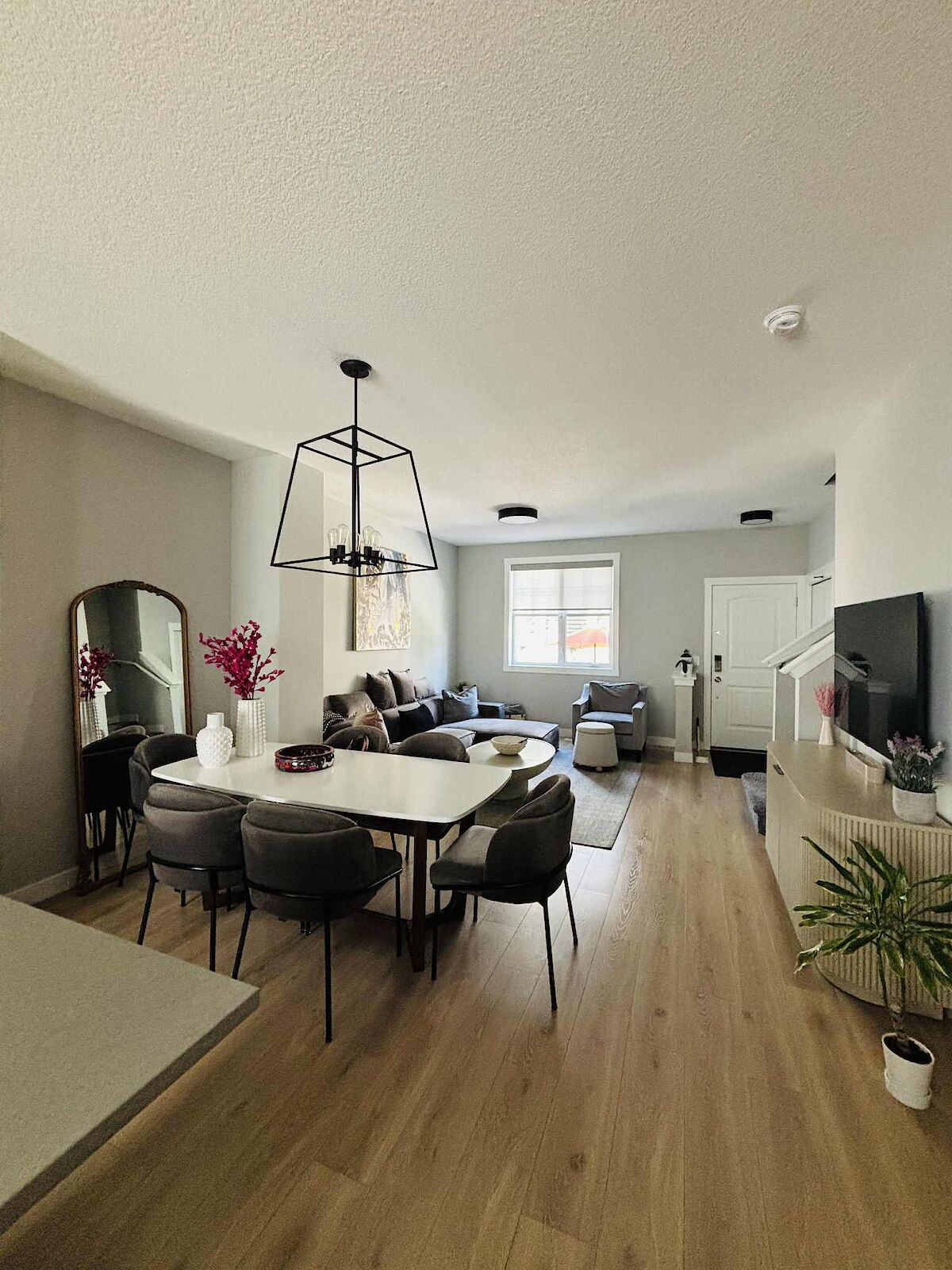 Calgary 3 + Den bedrooms Townhouse for rent. Property photo: 680972-1