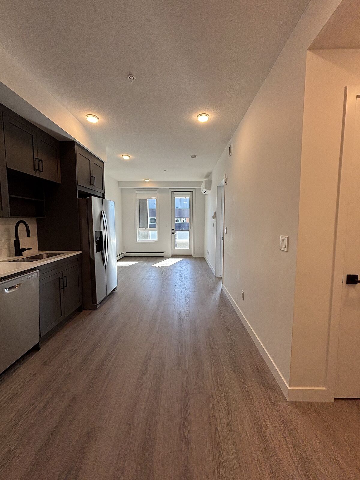 Calgary 1 bedroom Condo Unit for rent. Property photo: 681079-1