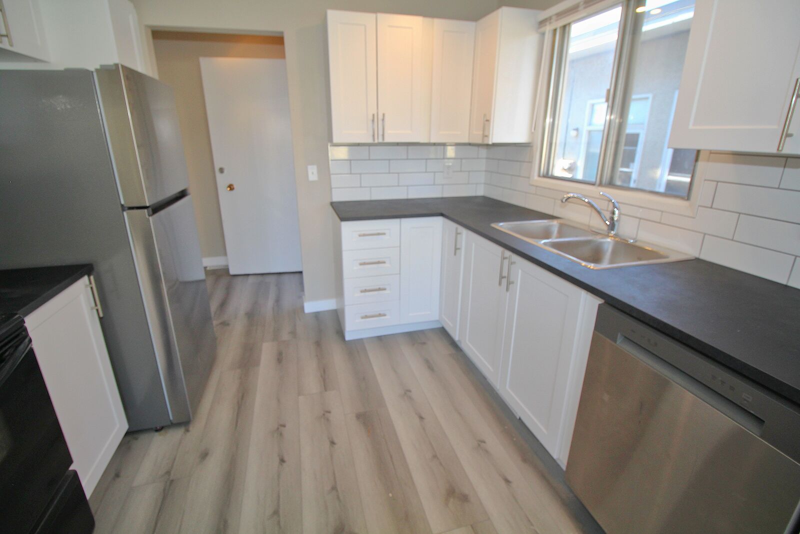 Calgary 3 bedrooms Main Floor for rent. Property photo: 681162-1