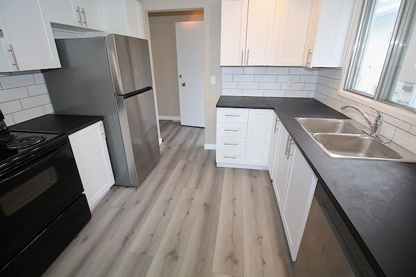 Calgary 3 bedrooms Main Floor for rent. Property photo: 681162-3