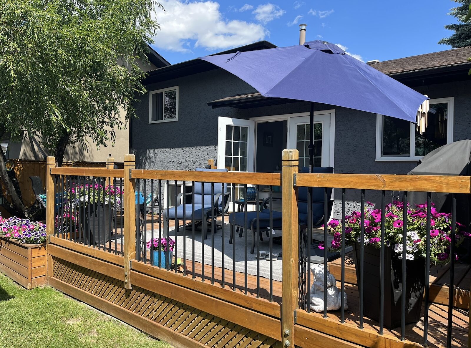 Calgary 4 bedrooms House for rent. Property photo: 681324-1