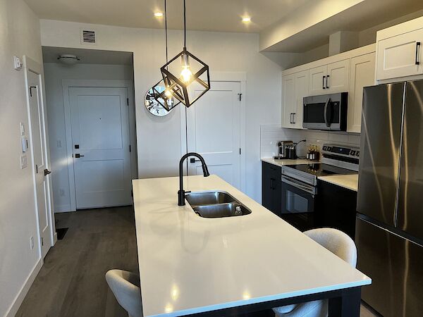 Calgary 2 bedrooms Condo Unit for rent. Property photo: 681407-2