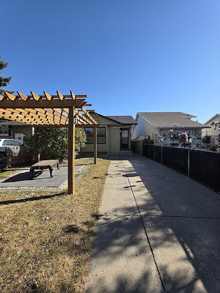 Calgary 3 bedrooms House for rent. Property photo: 681461-2