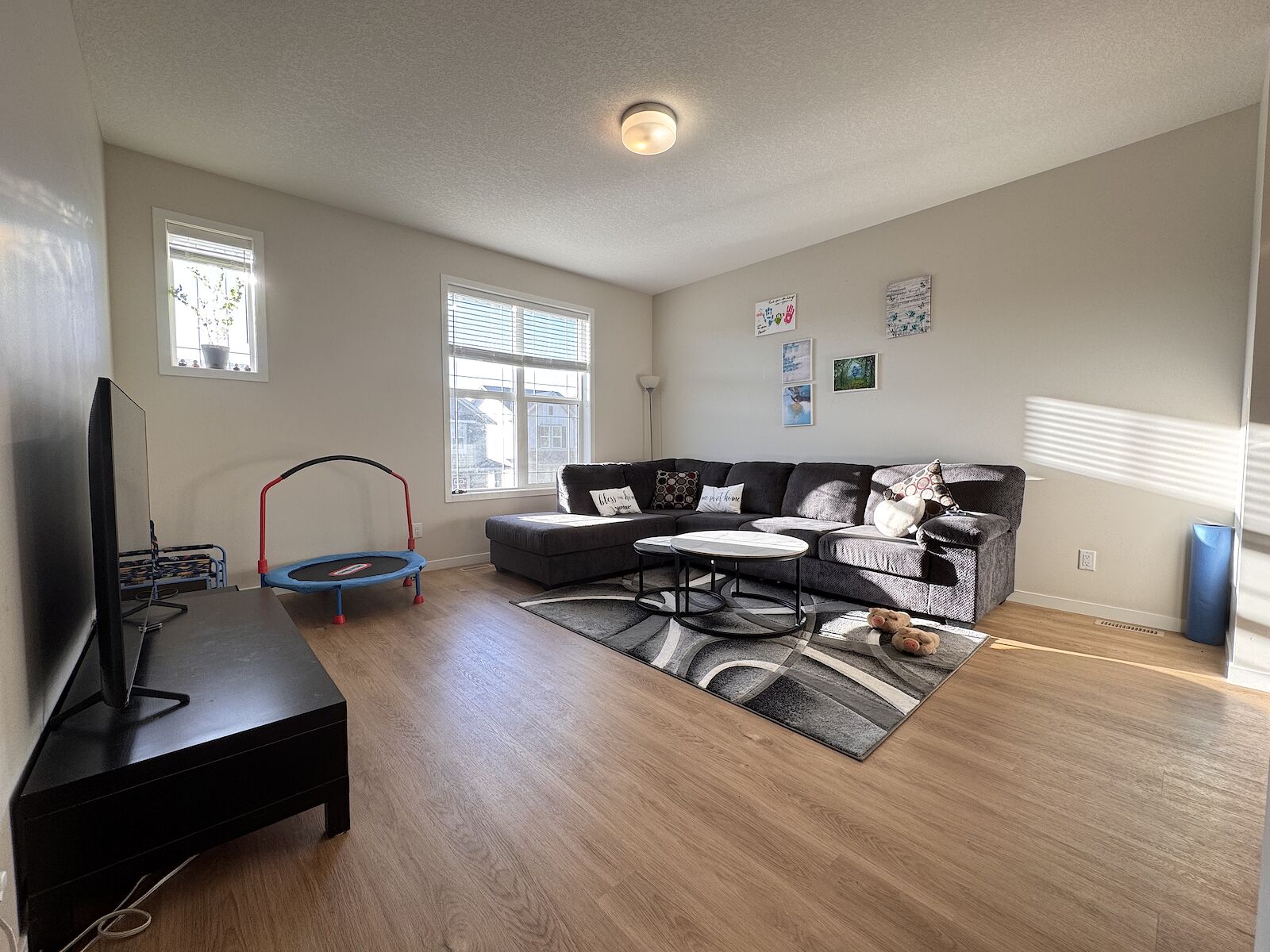 Calgary 2 bedrooms Townhouse for rent. Property photo: 681463-1