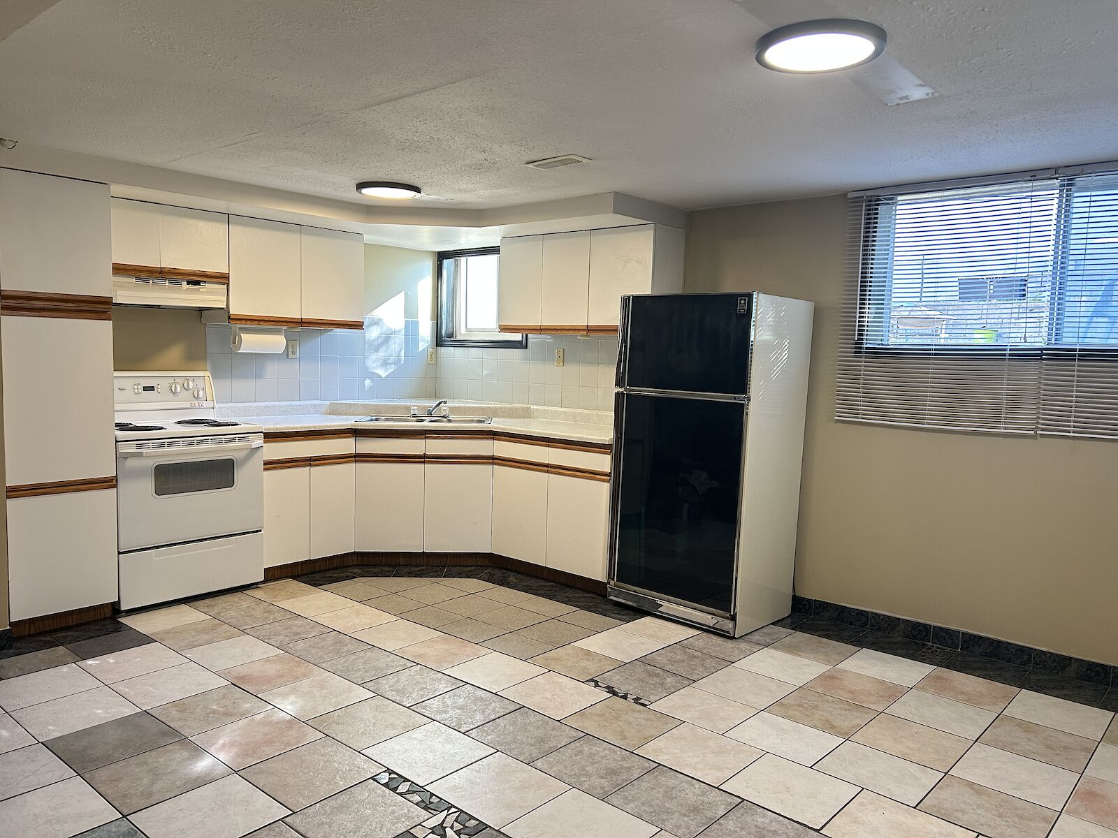 Calgary 2 bedrooms Basement for rent. Property photo: 681553-1