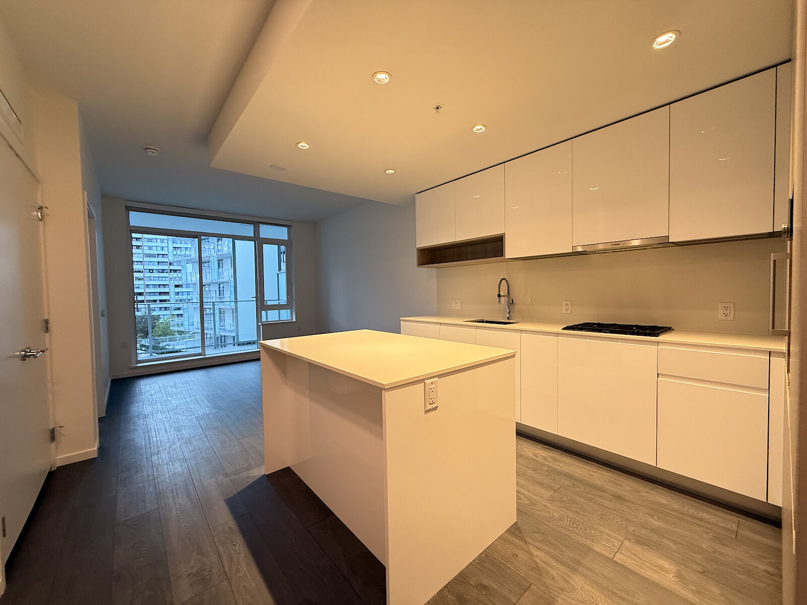 Richmond 1 bedroom Condo Unit for rent. Property photo: 681583-1