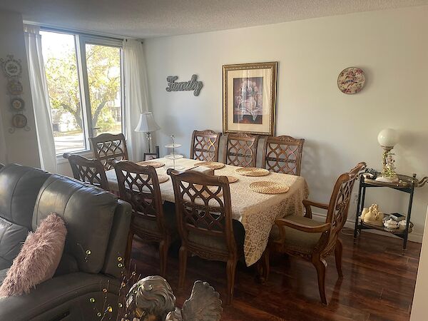 Edmonton 2 bedrooms Condo Unit for rent. Property photo: 681640-3