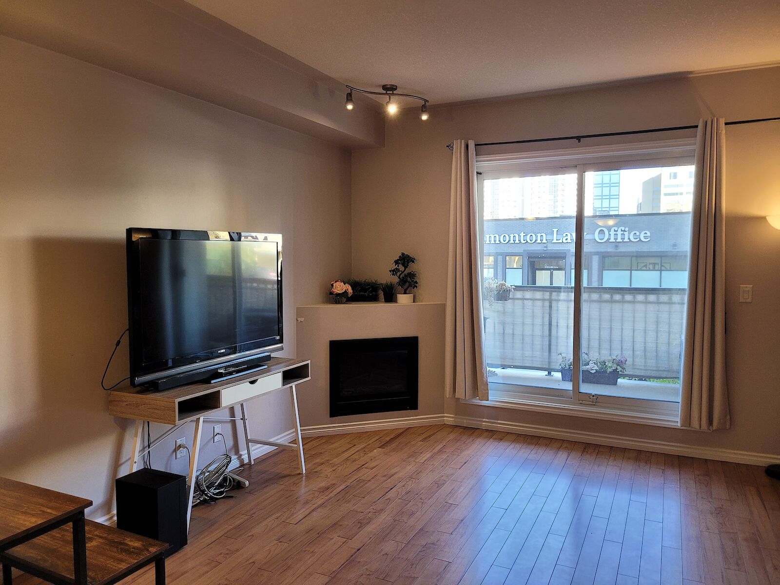 Edmonton 2 bedrooms Condo Unit for rent. Property photo: 681670-1