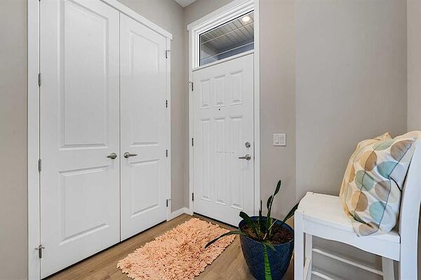 Calgary 4 bedrooms House for rent. Property photo: 681726-2