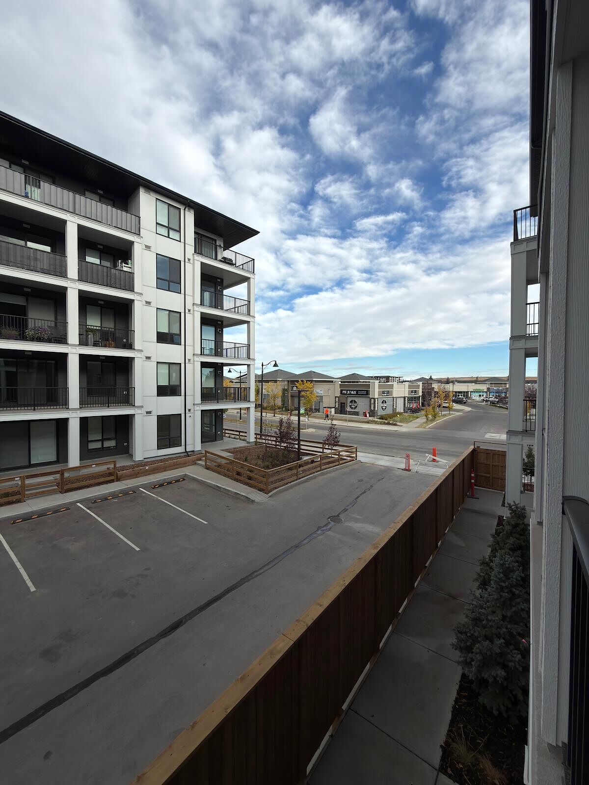 Calgary 3 bedrooms Condo Unit for rent. Property photo: 681739-1