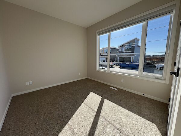 Calgary 4 bedrooms House for rent. Property photo: 681744-2