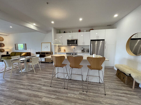 Edmonton 2 bedrooms Condo Unit for rent. Property photo: 681779-2