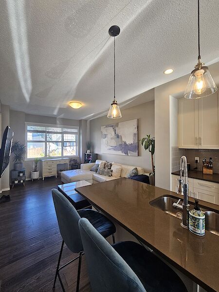 Calgary 2 bedrooms Duplex for rent. Property photo: 681823-2