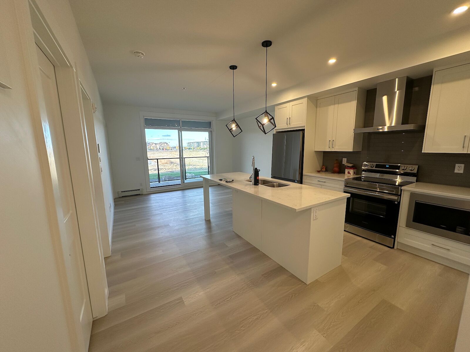 Calgary 2 bedrooms Condo Unit for rent. Property photo: 681854-1