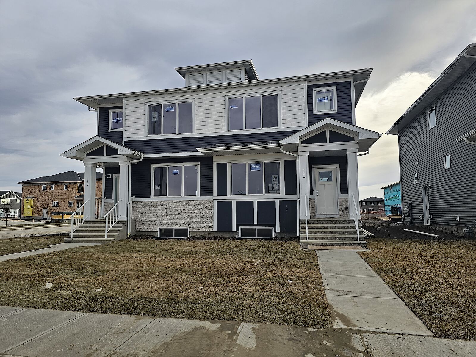 Chestermere 3 bedrooms Duplex for rent. Property photo: 681867-1
