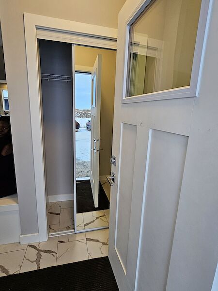 Chestermere 3 bedrooms Duplex for rent. Property photo: 681867-2