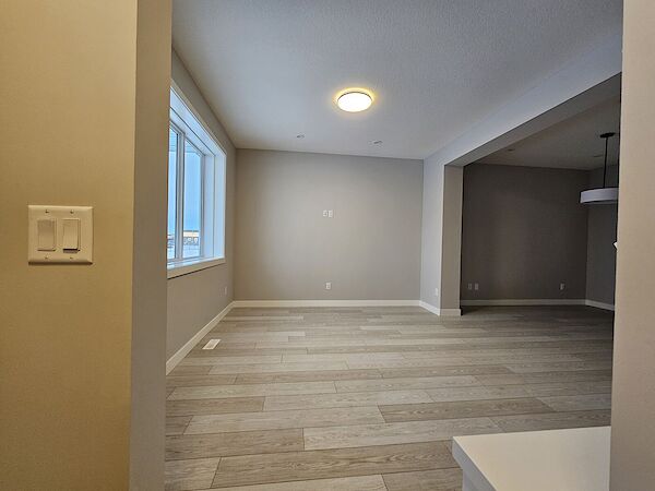 Chestermere 3 bedrooms Duplex for rent. Property photo: 681867-3