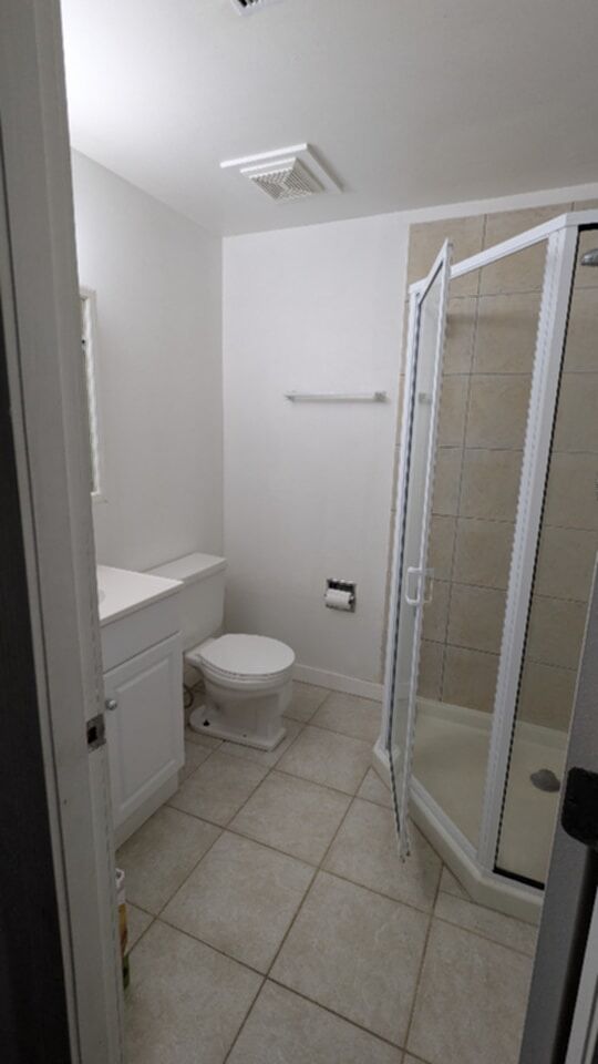 Calgary 4 bedrooms Duplex for rent. Property photo: 681890-1