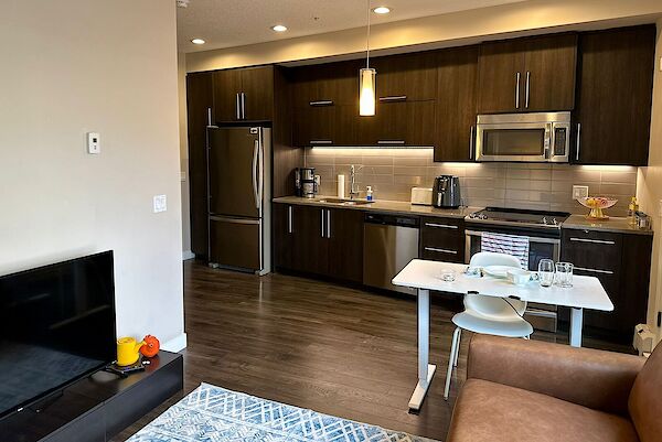 Calgary 1 bedroom Condo Unit for rent. Property photo: 681900-3