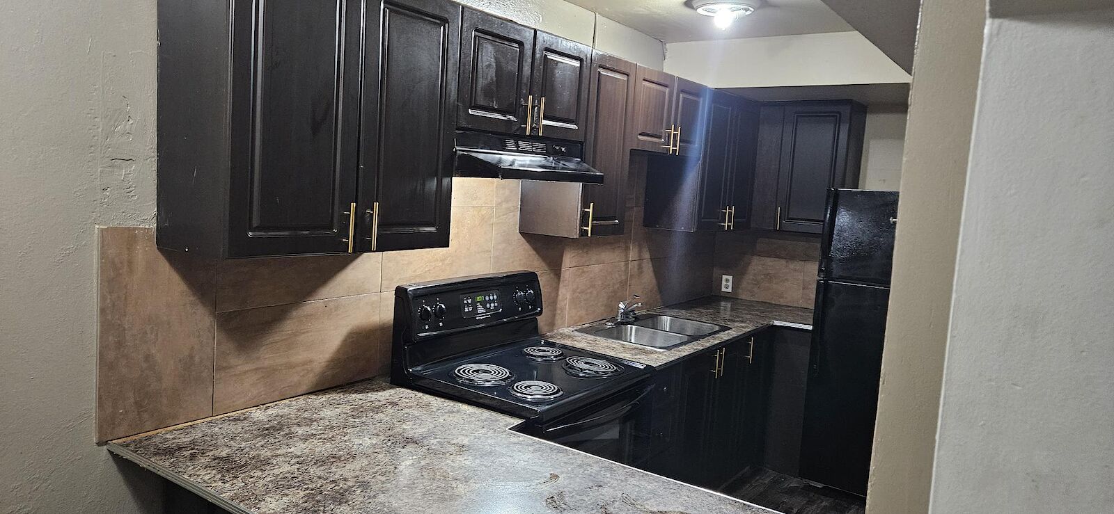 Calgary 3 bedrooms Condo Unit for rent. Property photo: 681901-1