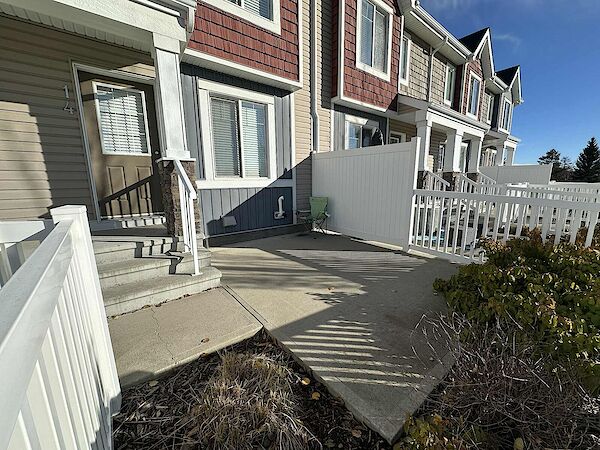 Edmonton 3 bedrooms Townhouse for rent. Property photo: 681924-2