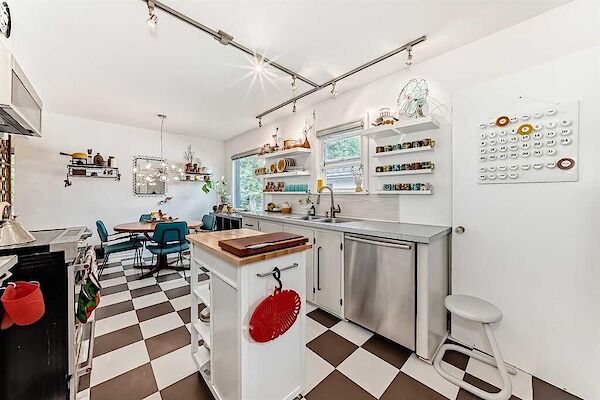 Calgary 3 bedrooms House for rent. Property photo: 681929-2