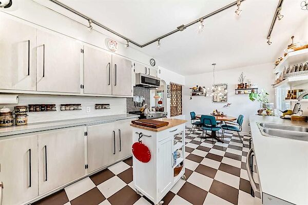 Calgary 3 bedrooms House for rent. Property photo: 681929-3