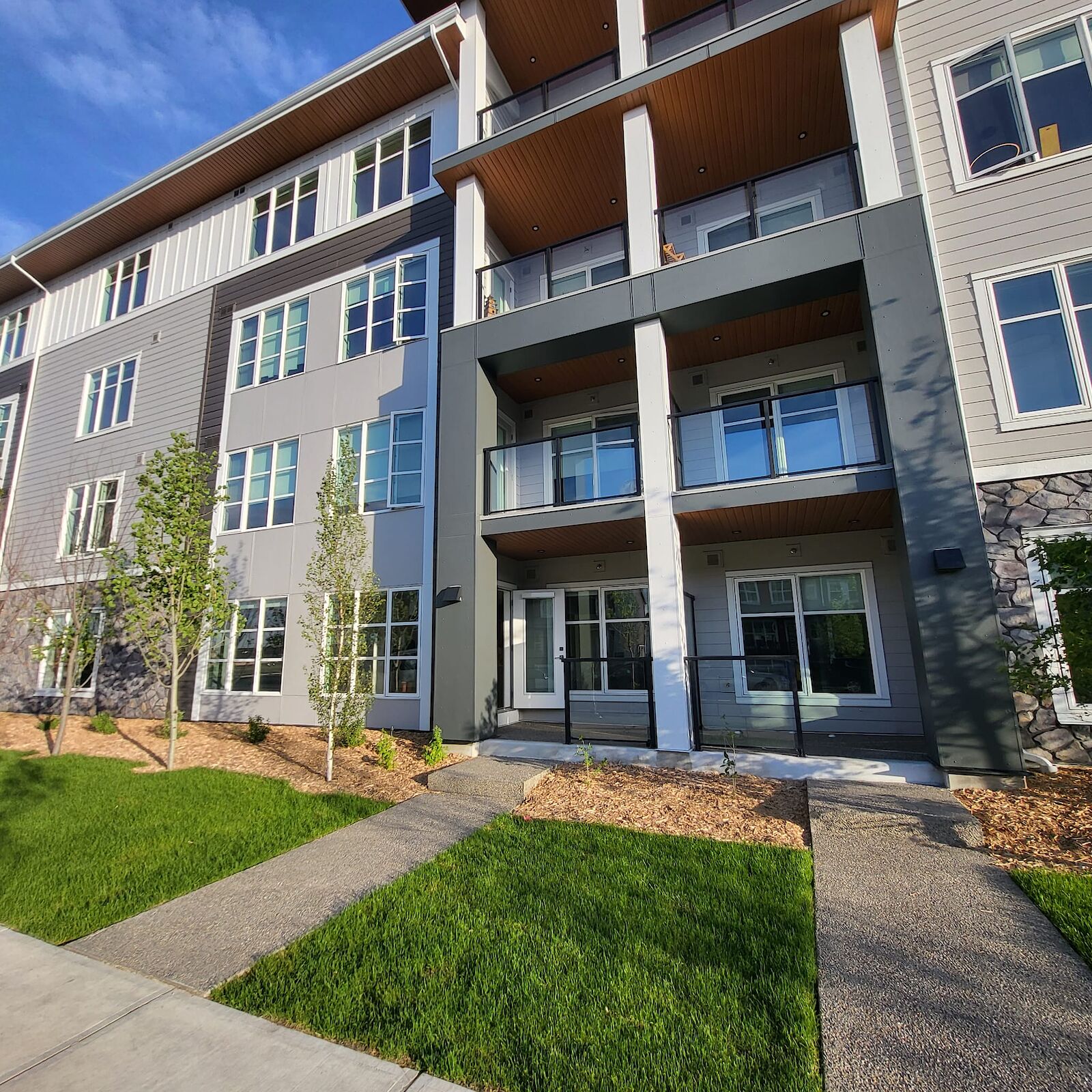 Calgary 2 bedrooms Condo Unit for rent. Property photo: 681956-1