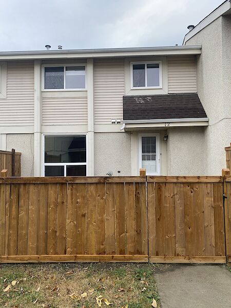Devon 3 bedrooms Townhouse for rent. Property photo: 681964-2