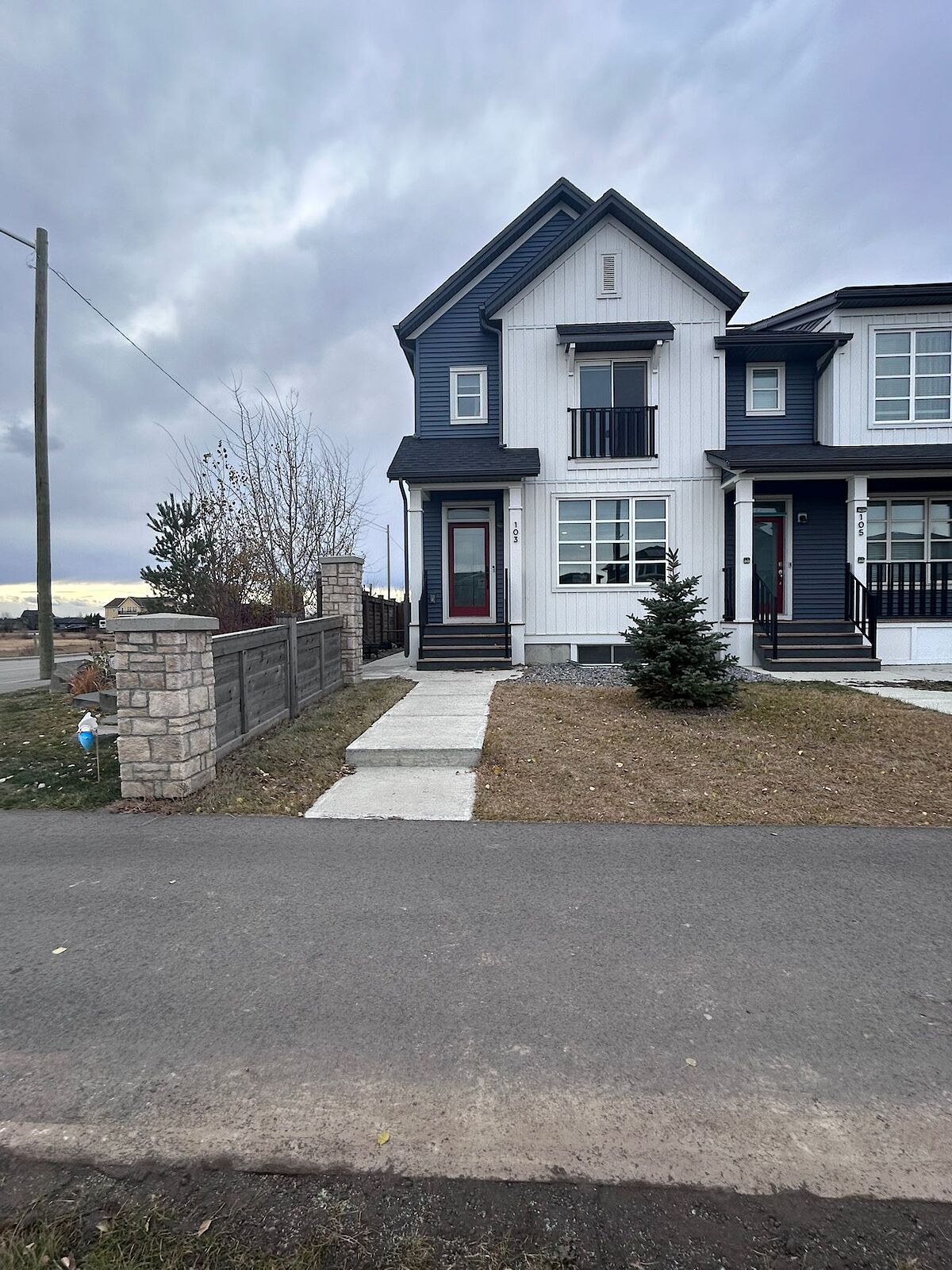 Balzac 3 + Den bedrooms Townhouse for rent. Property photo: 681980-1