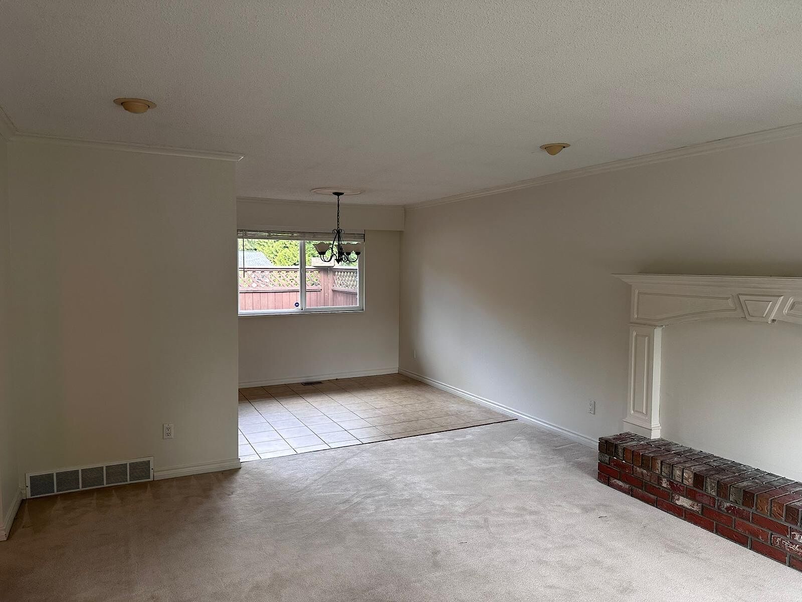 Langley 3 bedrooms Main Floor for rent. Property photo: 681986-1