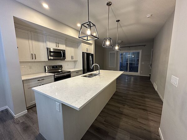 Calgary 3 bedrooms Townhouse for rent. Property photo: 682011-2