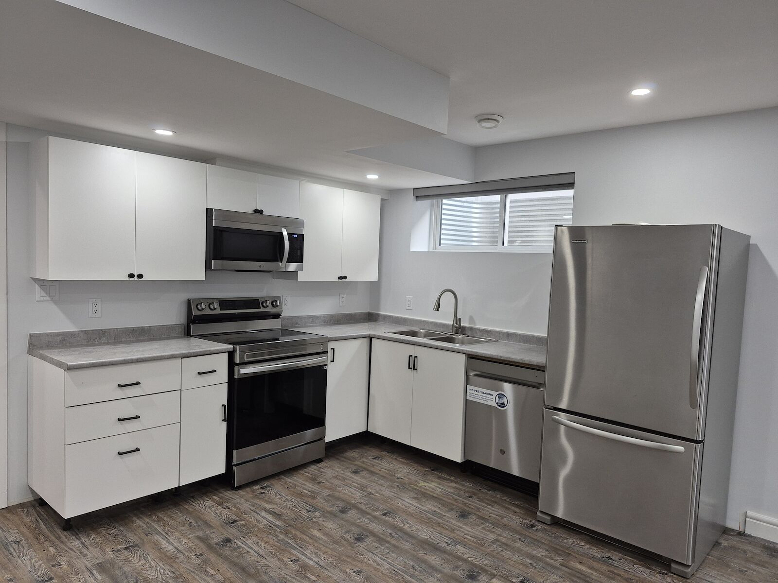 Edmonton 2 bedrooms Basement for rent. Property photo: 682052-1