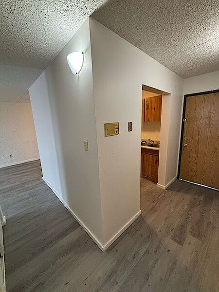 Strathmore 2 bedrooms Condo Unit for rent. Property photo: 682054-3
