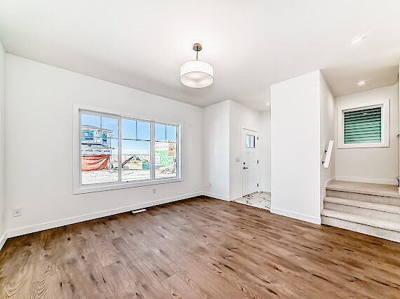 Calgary 3 bedrooms House for rent. Property photo: 682055-3