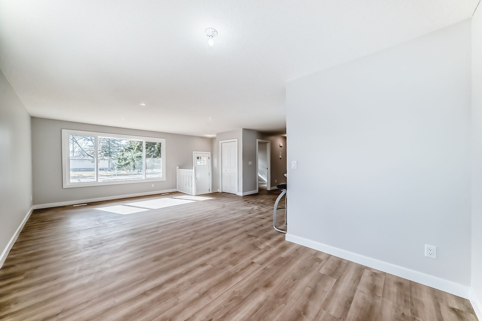 Calgary 3 bedrooms Main Floor for rent. Property photo: 682113-1