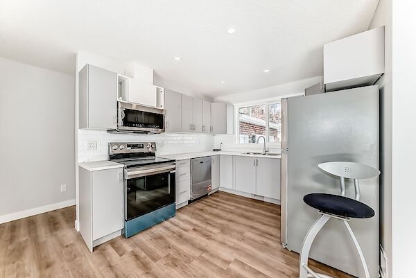 Calgary 3 bedrooms Main Floor for rent. Property photo: 682113-2