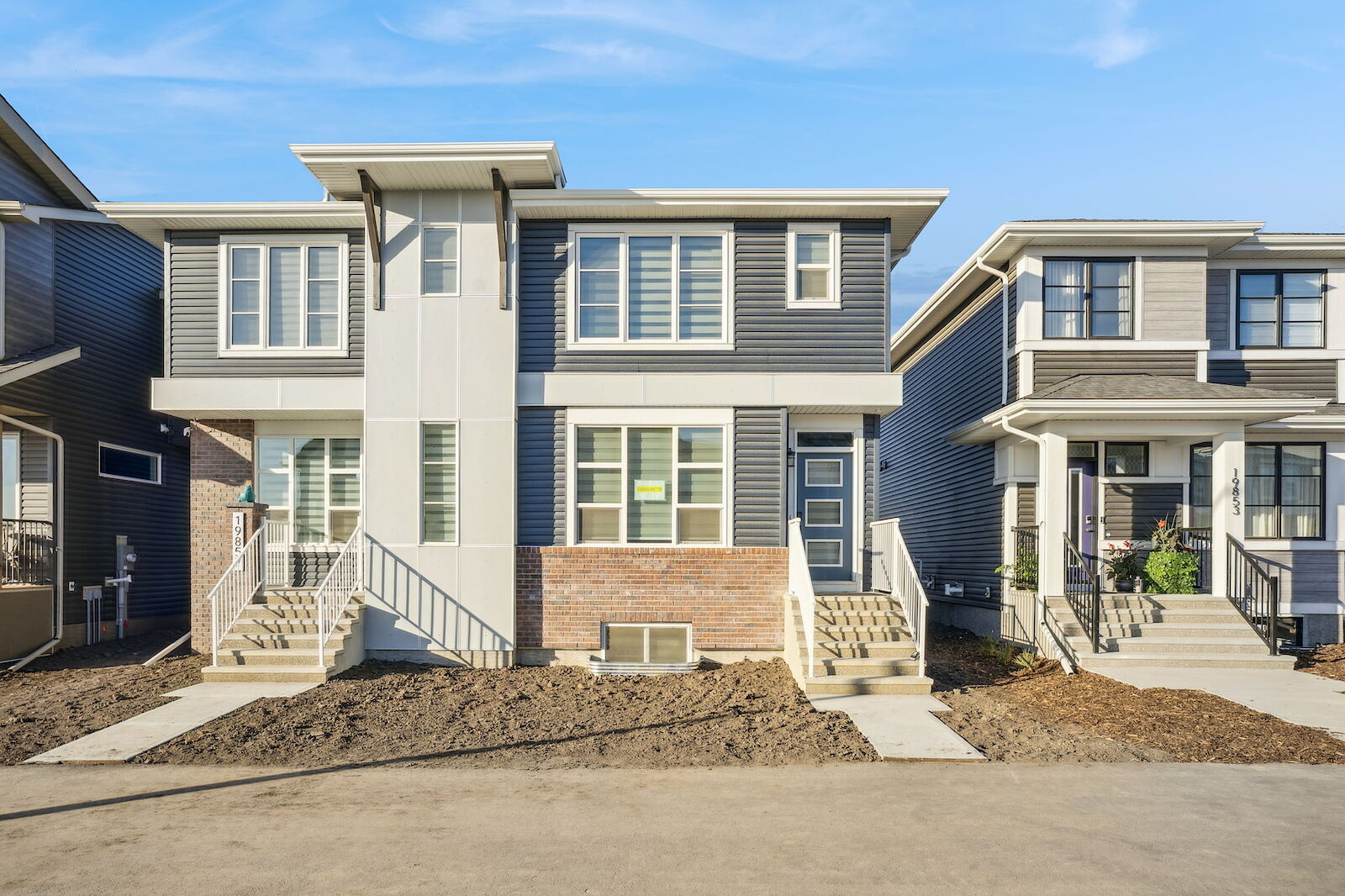 Calgary 3 bedrooms Duplex for rent. Property photo: 682121-1